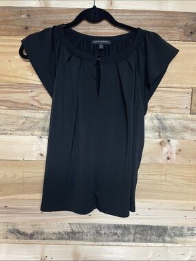 Banana Republic size XS Elegant Black Sleeveless Flutter Lightweight Blouse